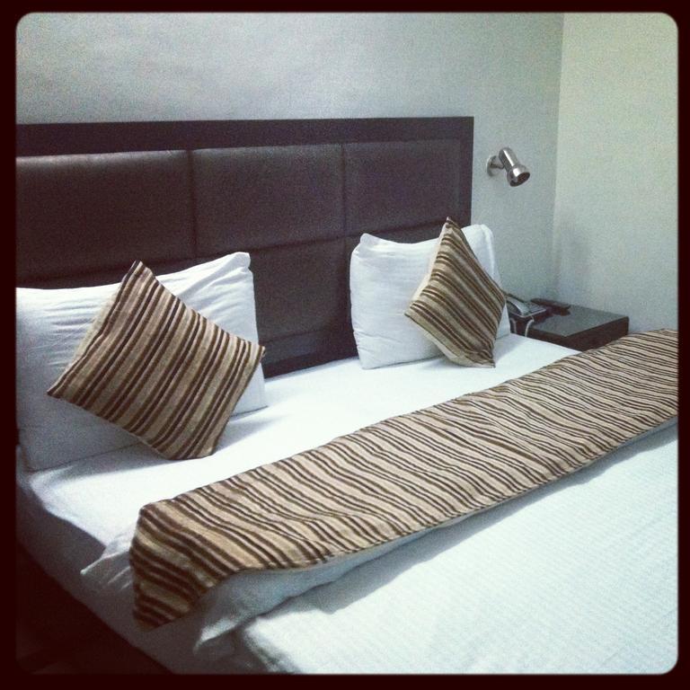 Hotel Pk Residency Noida Oda fotoğraf